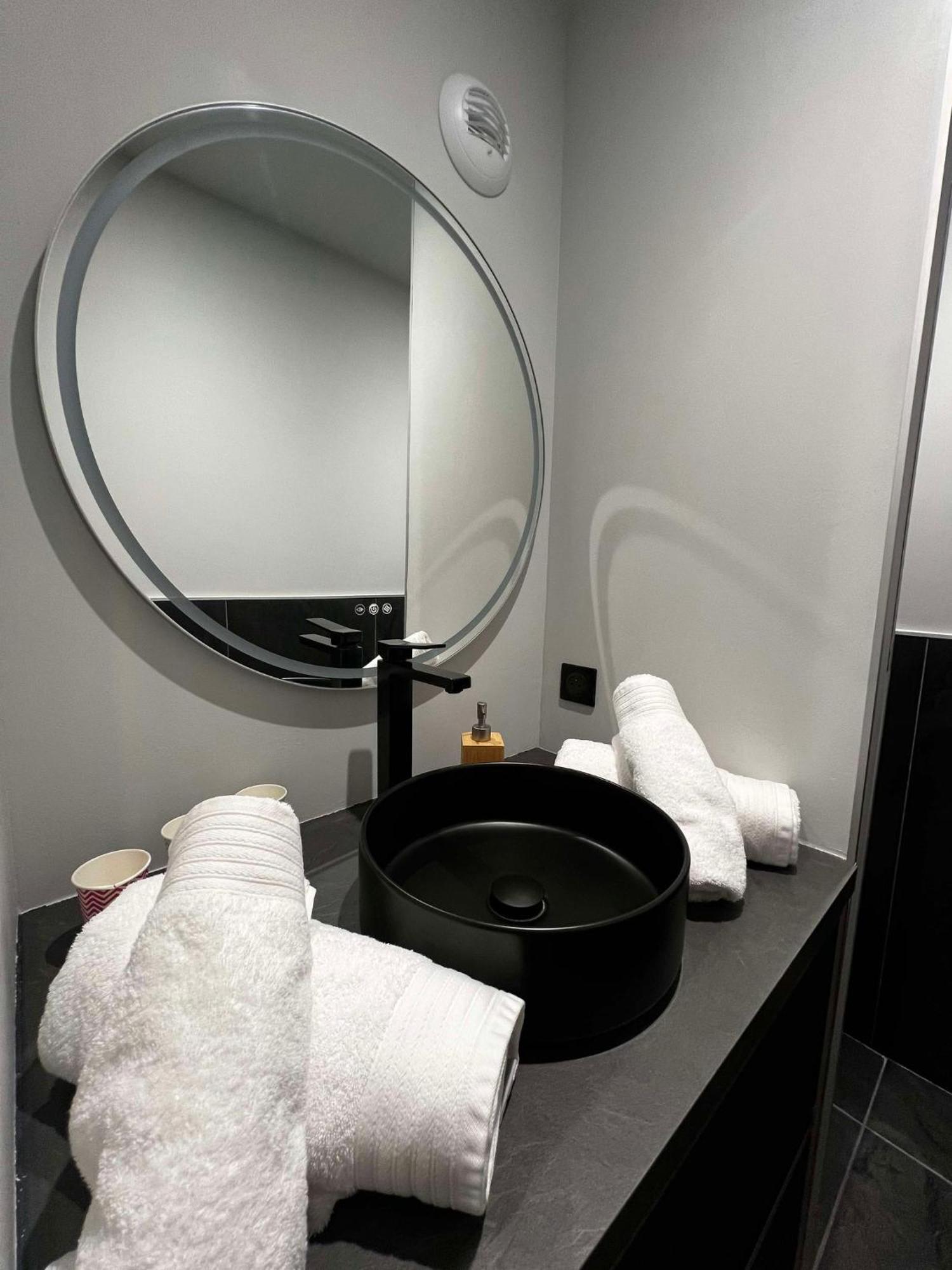 Appartement Le Flamboyant - Wifi - Central - Cosy 艾克斯莱班 外观 照片